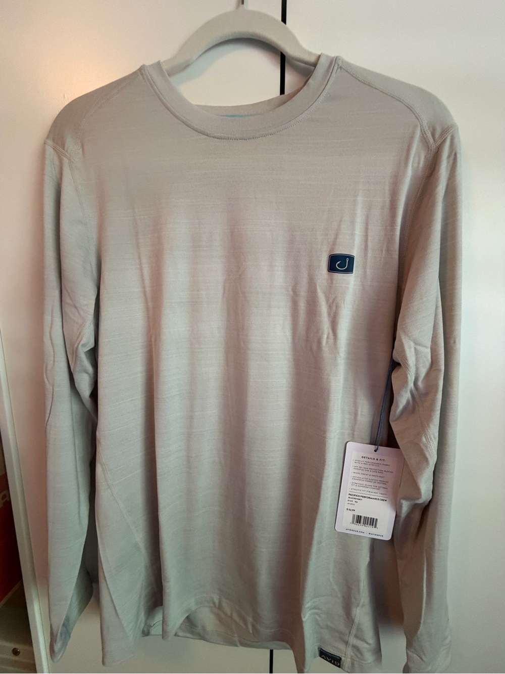 AVID Men’s Small Pacifico Performance Crew in Glacier Gray. NWT